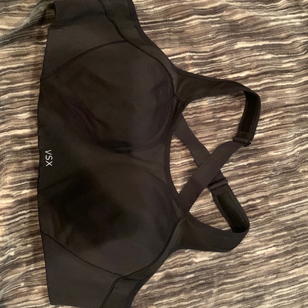 Victoria’s Secret 32DDD Sports Bra